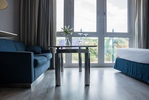Family Room | Minibar, in-room safe, desk, blackout drapes