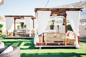 Poolside bar