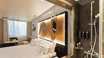 The Level Premium Room (2+1) | Baño | Artículos de higiene personal ecológicos, secador de pelo y toallas