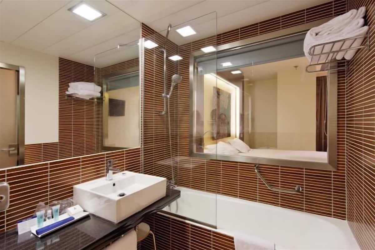 Salle de bain | Articles de toilette écologiques, sÚche-cheveux, serviettes fournies
