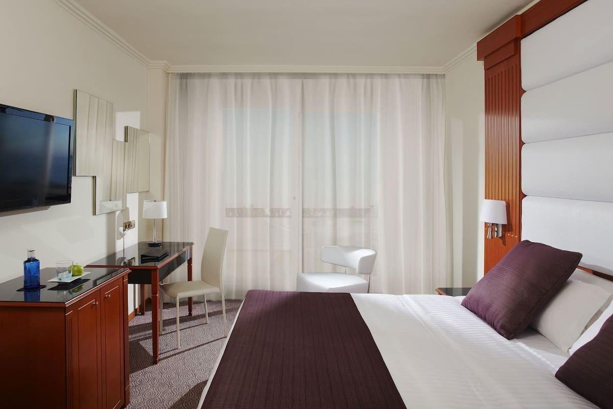 Premium bedding, minibar, in-room safe, blackout drapes