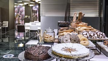 Desayuno buffet diario (EUR 24 por persona)