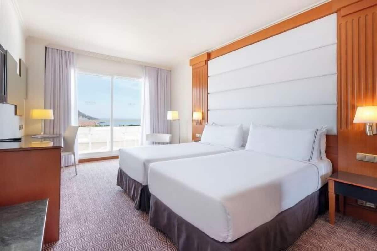 Premium bedding, minibar, in-room safe, blackout drapes