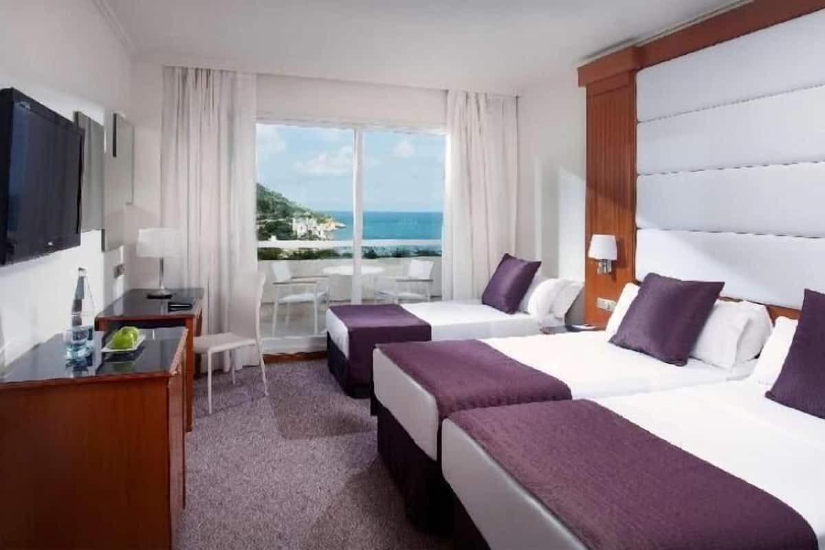 Premium bedding, minibar, in-room safe, blackout drapes