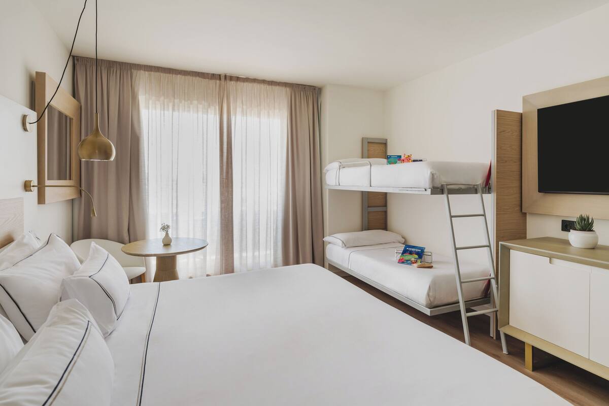 Premium bedding, minibar, in-room safe, blackout drapes