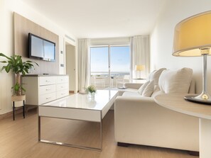 Suite Junior (Family) (2 Adults + 1 Children) | 1 chambre, literie de qualité, minibar, coffre-fort