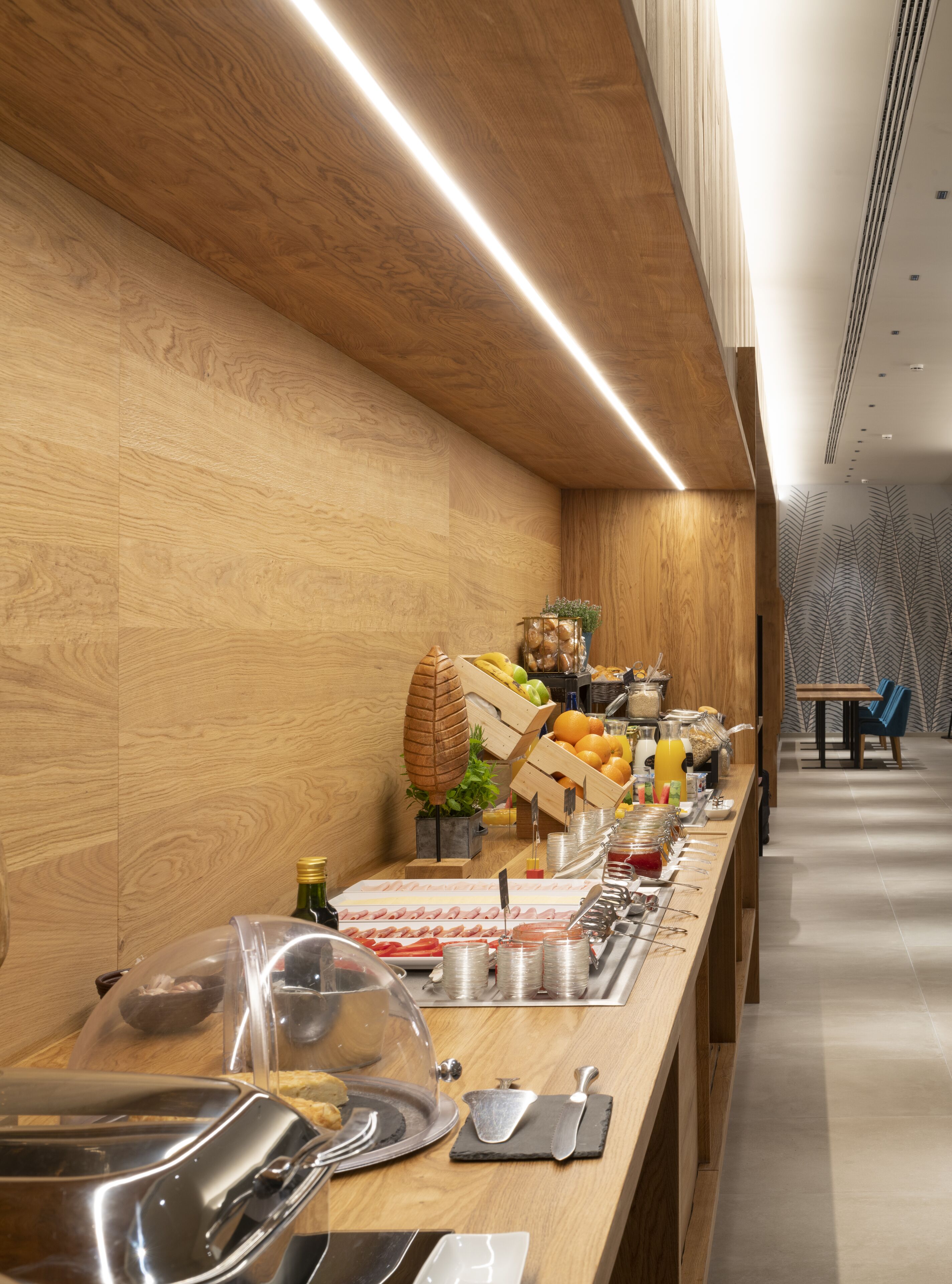 Café da manhã completo diário (EUR 8 por pessoa) 