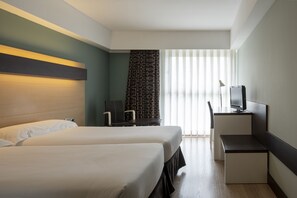 Double or Twin Room | In-room safe, desk, free cribs/infant beds, rollaway beds - Hotel Ciudad de Logroño (Logroño)