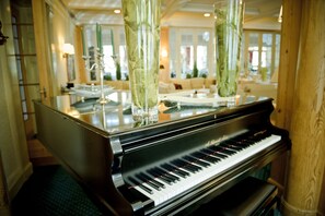 Lobby lounge - Belle Epoque Hotel Victoria (Kandersteg)