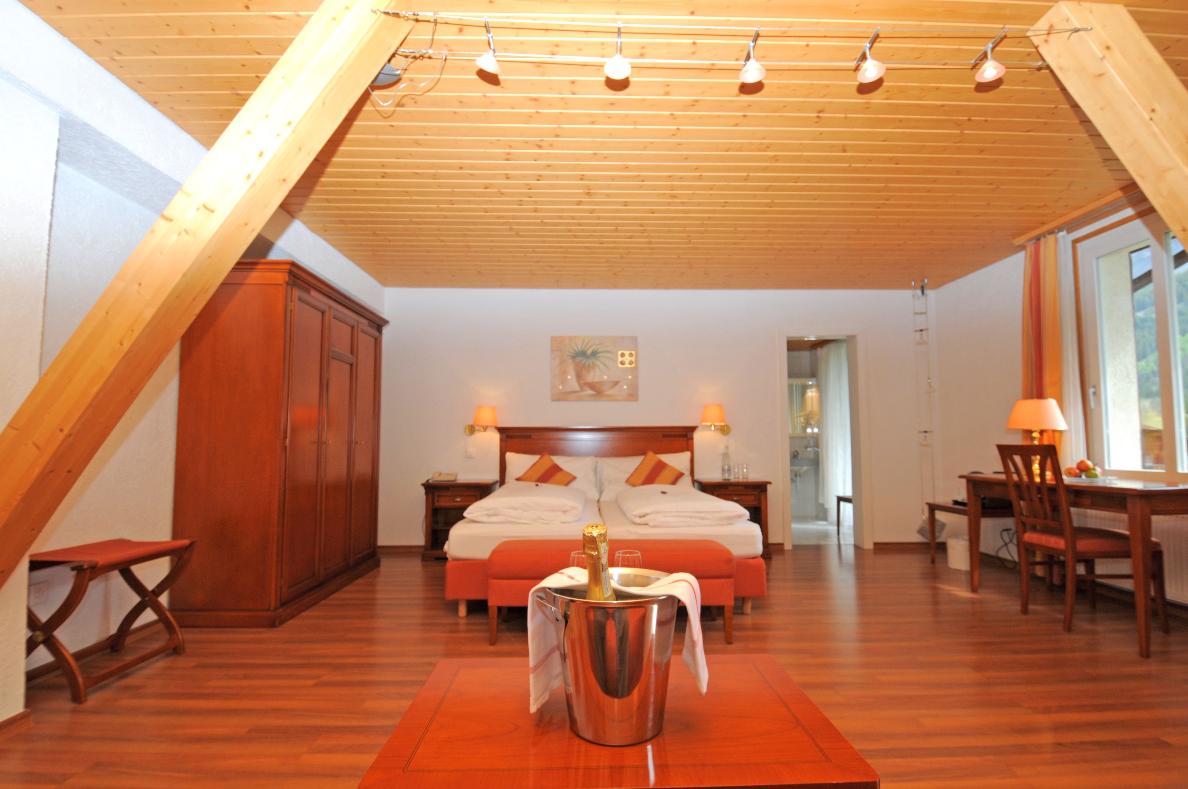 suite (mini suite) | premium bedding, desk