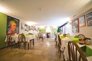 Daily buffet breakfast (CHF 20 per person)