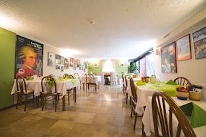 Daily buffet breakfast (CHF 20 per person)