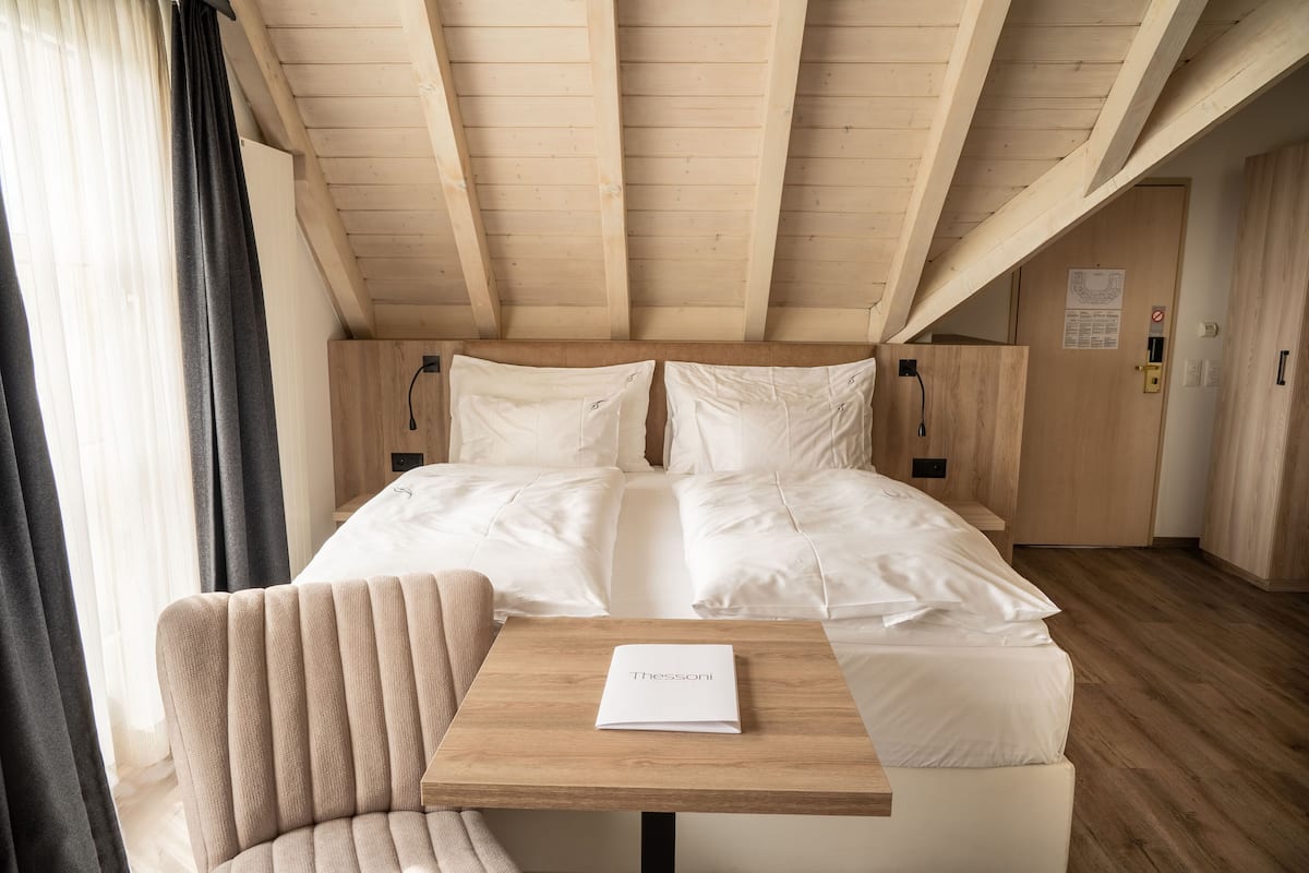 Chambre Double Confort | 1 chambre, literie de qualité supérieure, couette en duvet d'oie