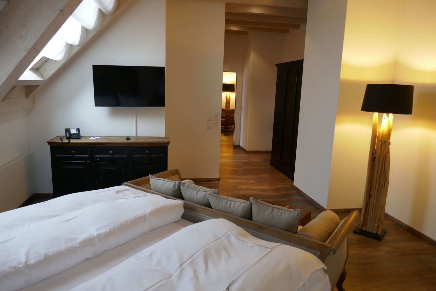 Ropa de cama de alta calidad, edredón, camas con pillow-top y minibar 