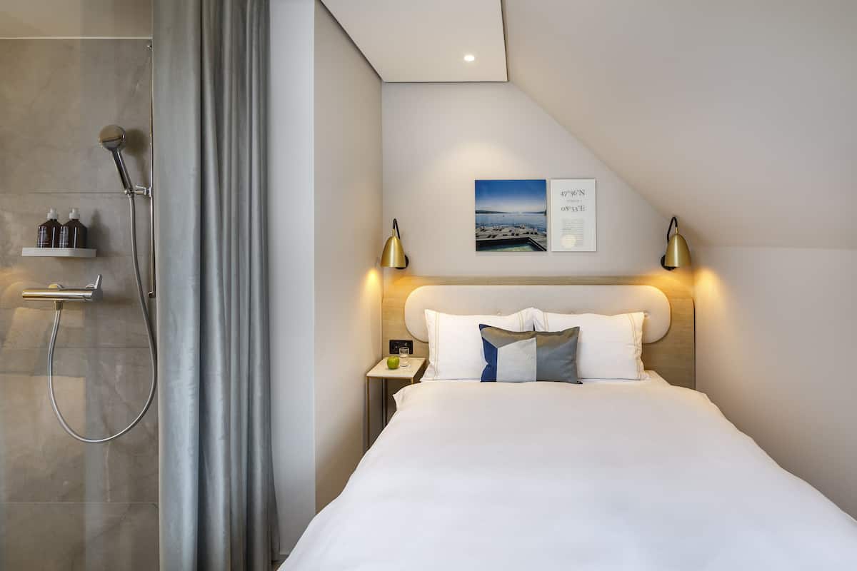 Single Room (Tiny) | 1 bilik tidur, peralatan tempat tidur premium, busa memori, bar mini
