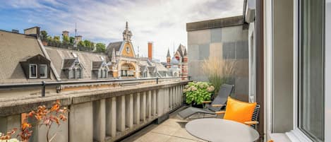 Junior Suite, 1 Bedroom, Non Smoking, Terrace | 1 bedroom, premium bedding, minibar, in-room safe