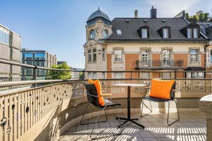 Suite, 1 soverom, hjørnerom (Balcony) | Sengetøy av topp kvalitet, minibar, safe på rommet og skrivebord