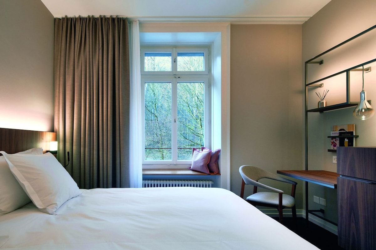 Hypo-allergenic bedding available, minibar, in-room safe, desk
