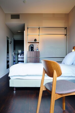 Hypo-allergenic bedding, minibar, in-room safe, individually decorated