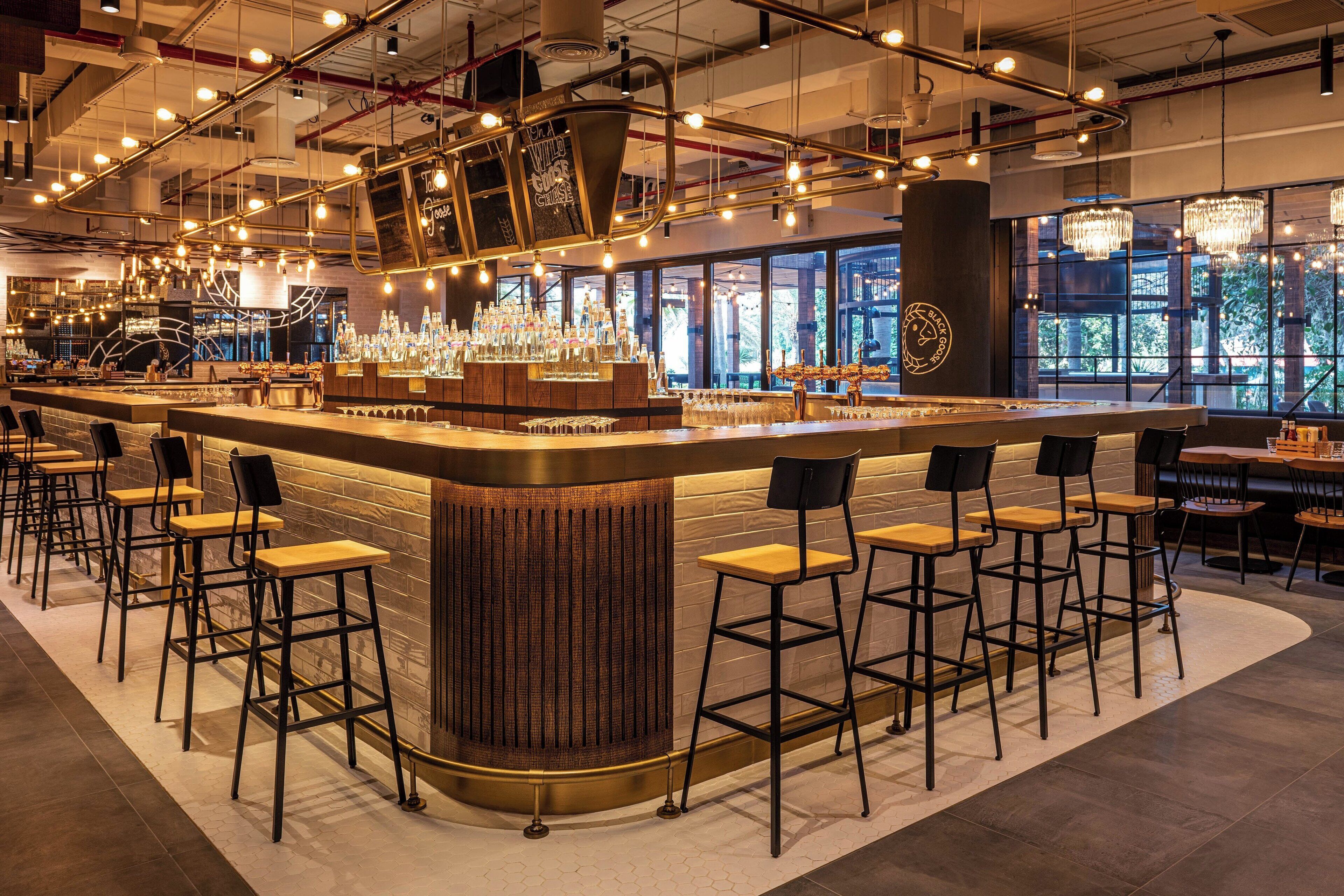 lunch and dinner served, international cuisine