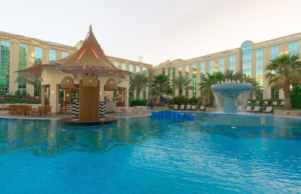 Outdoor pool, pool umbrellas, sun loungers