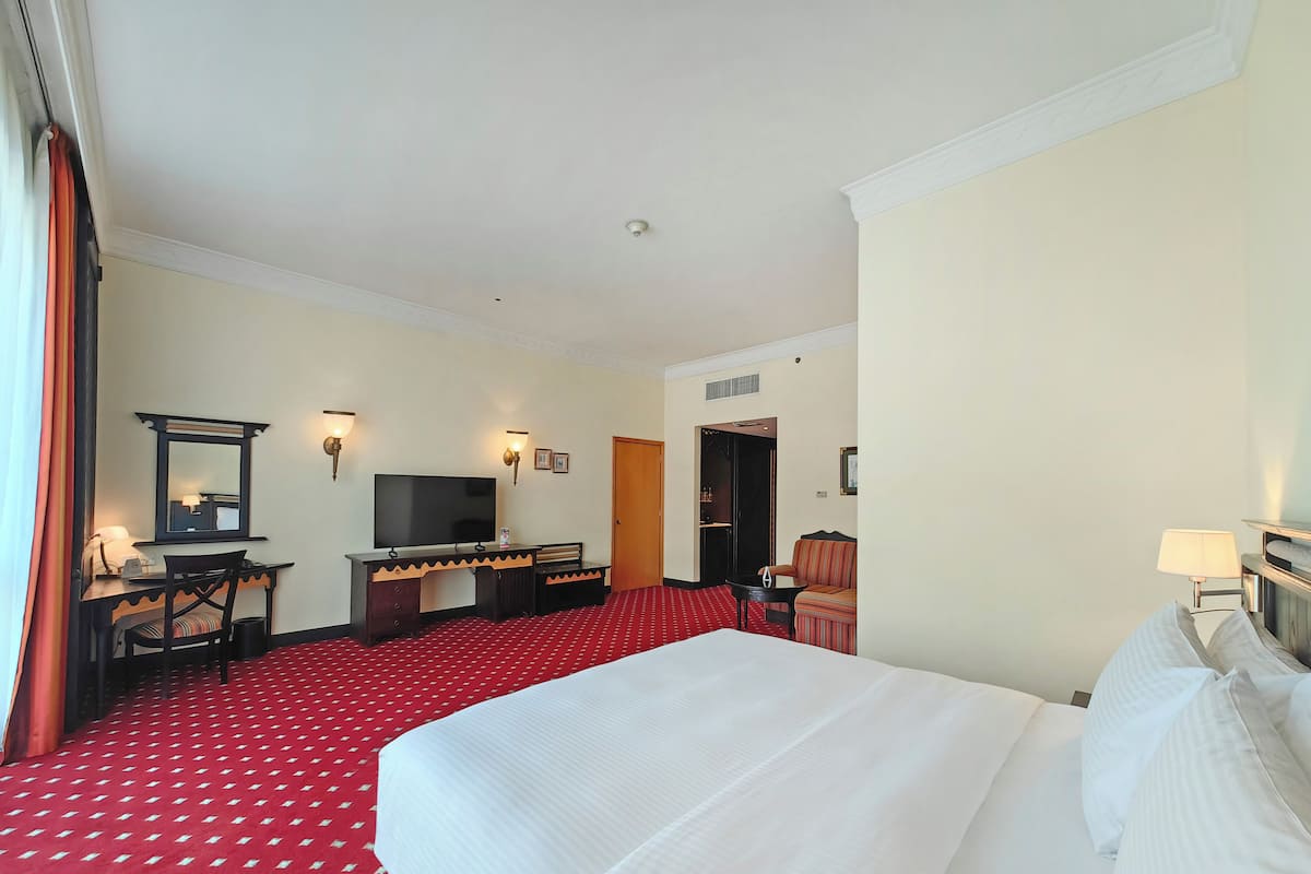 Rom – deluxe, 1 kingsize-seng | Minibar, safe på rommet, lydisolert og strykejern/-brett