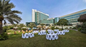 Outdoor wedding area - Millennium Airport Hotel Dubai (Dubai)