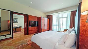Suite ejecutiva, 1 cama King size (Deluxe) | Minibar y caja de seguridad en la habitación
