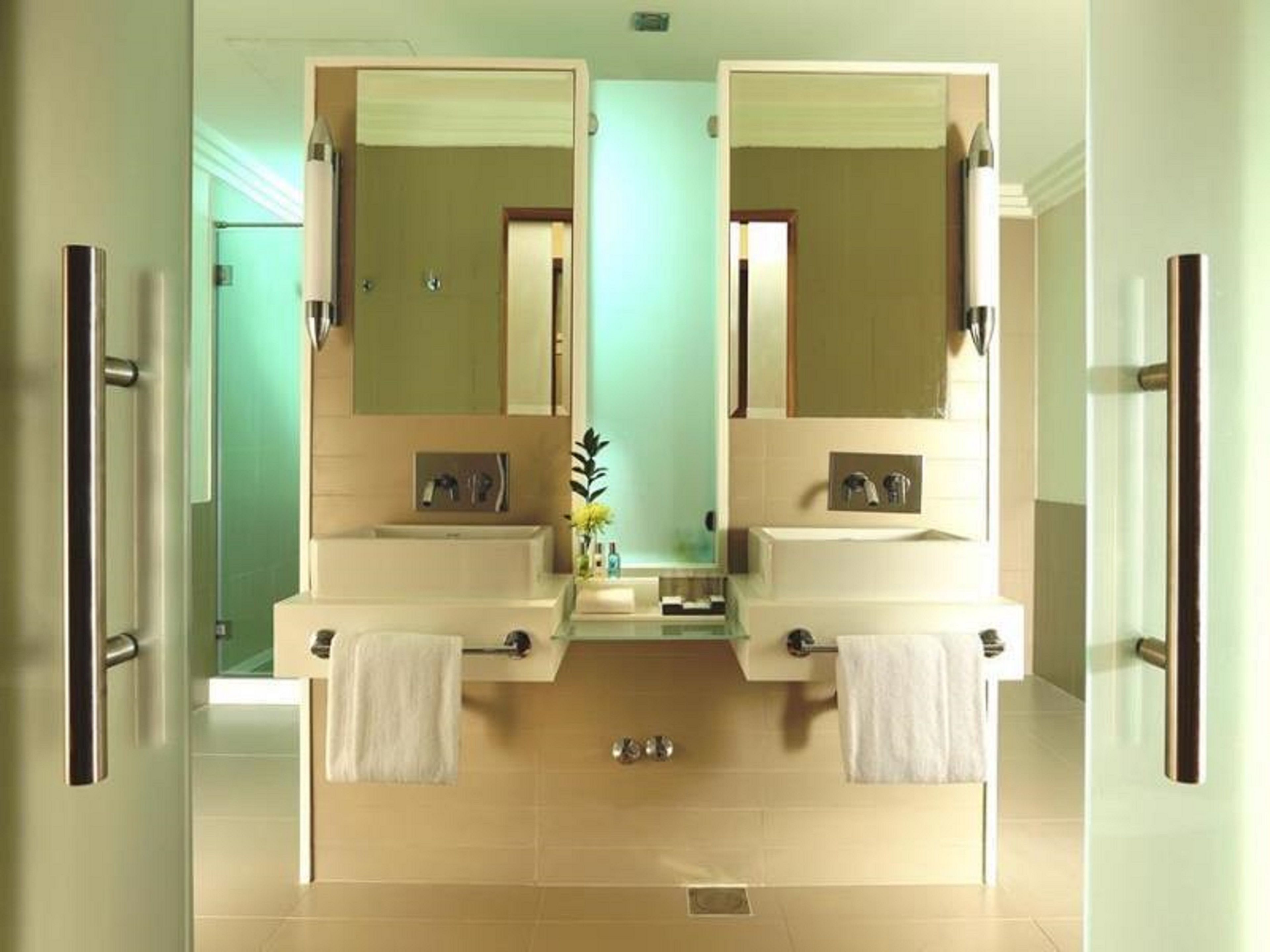 combined shower/bathtub, free toiletries, hair dryer, bathrobes