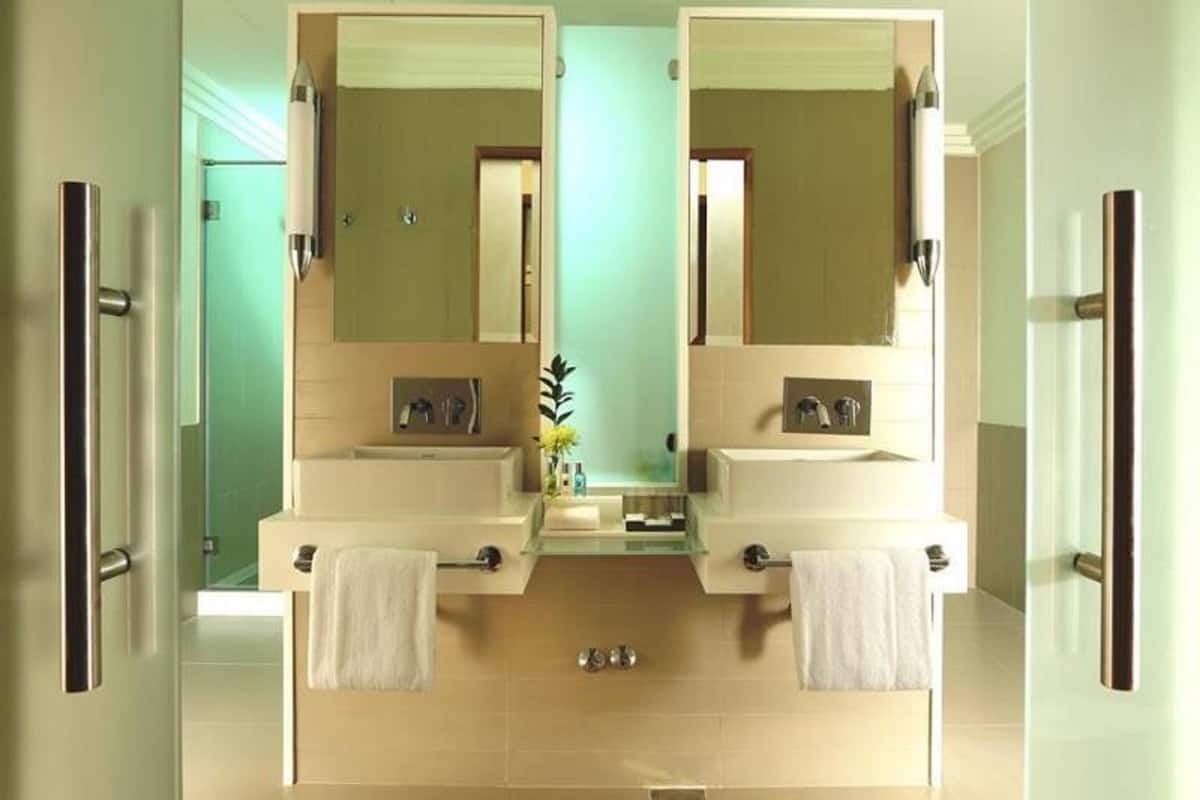 combined shower/bathtub, free toiletries, hair dryer, bathrobes