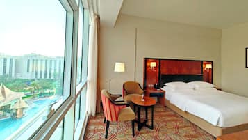 Superior Room, 1 King Bed complimentary shuttle to DXB Airport Terminal 1 & 3