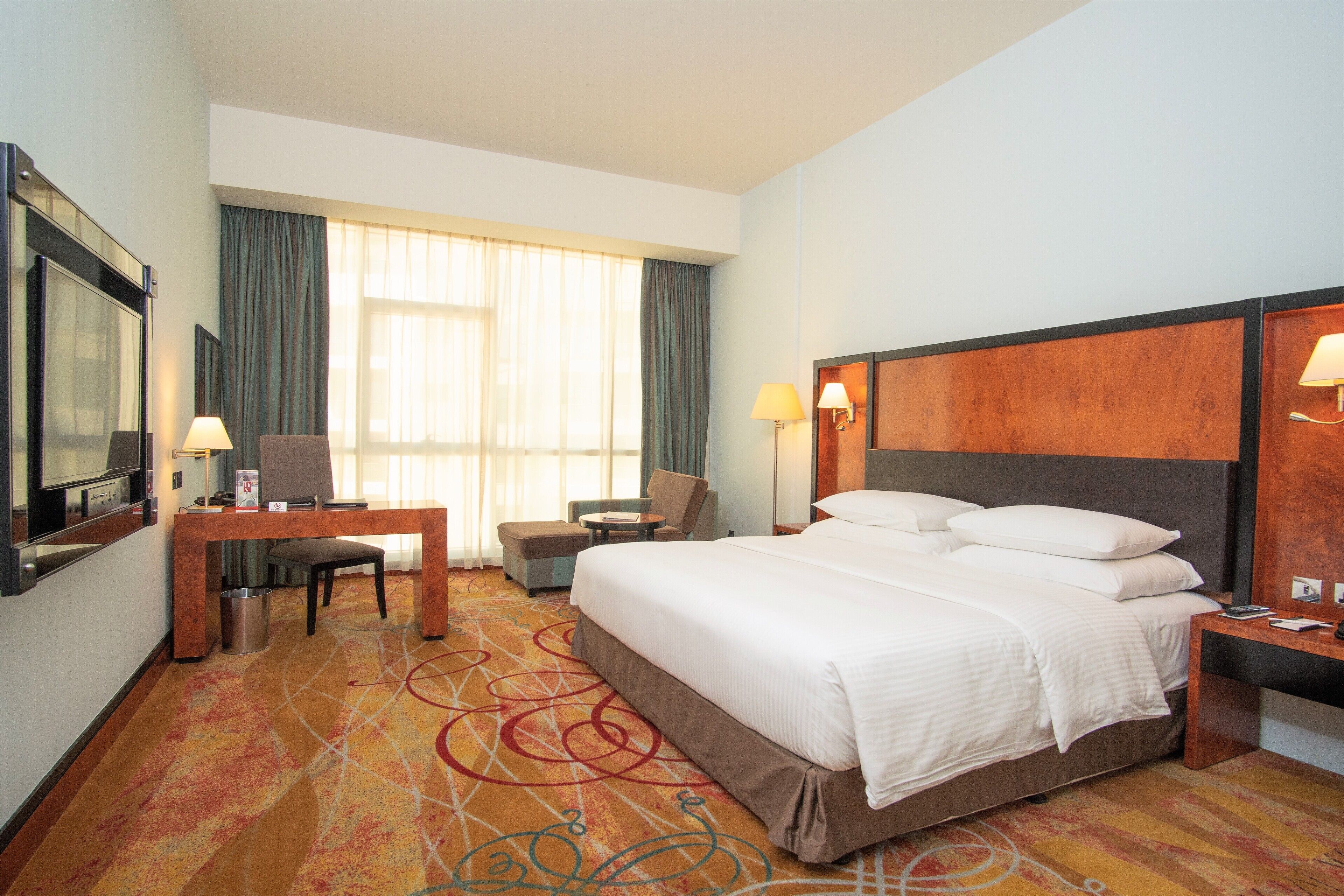 Superior Room, 1 King Bed complimentary shuttle to DXB Airport Terminal 1 & 3 | Minibar, in-room safe, soundproofing, iron/ironing board