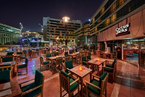 6 restaurants, lunch, dinner served; Italian cuisine