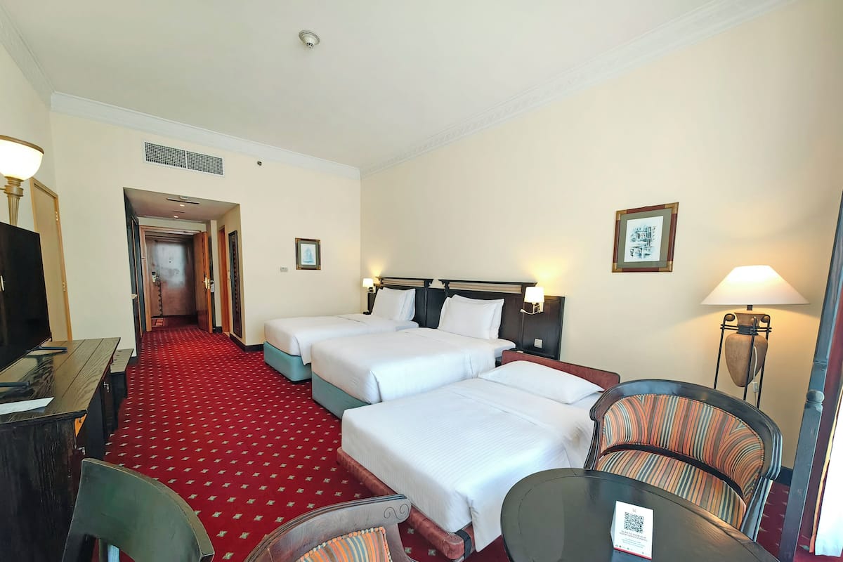 Rom – deluxe, 2 enkeltsenger | Minibar, safe på rommet, lydisolert og strykejern/-brett