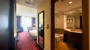 Deluxe Room, 1 King Bed | Minibar, in-room safe, soundproofing, iron/ironing board