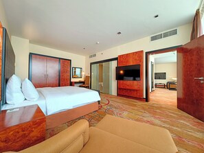 Executive Deluxe Suite, complimentary shuttle to DXB Airport Terminal 1 & 3 | Minibar, in-room safe, soundproofing, iron/ironing board