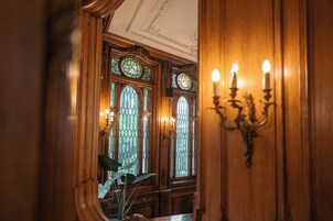 Breakfast and dinner served, British cuisine