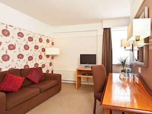 Privilege, Room, 1 Double Bed | In-room safe, desk, iron/ironing board, rollaway beds