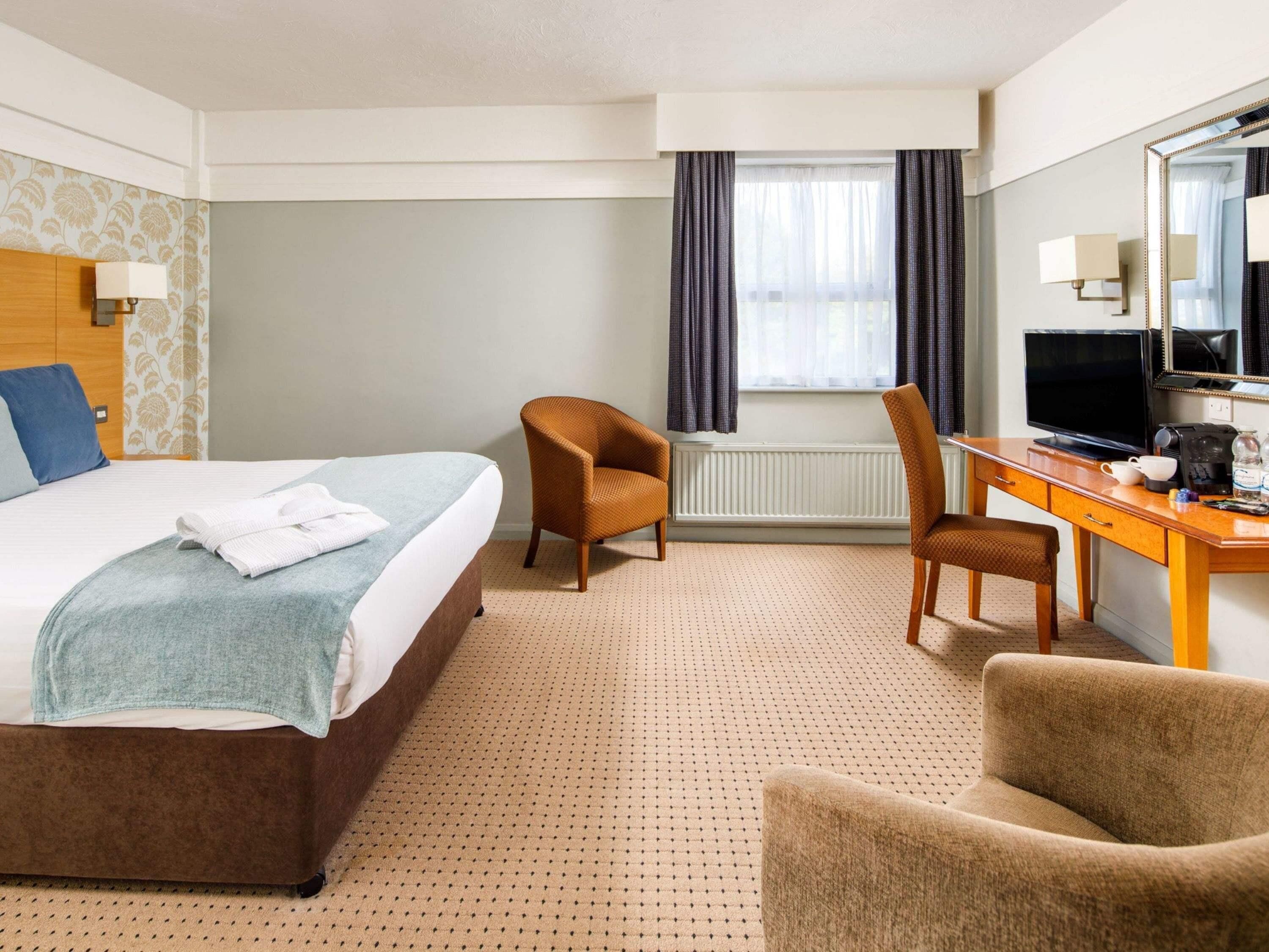 Privilege, Room, 1 Double Bed | In-room safe, desk, iron/ironing board, rollaway beds