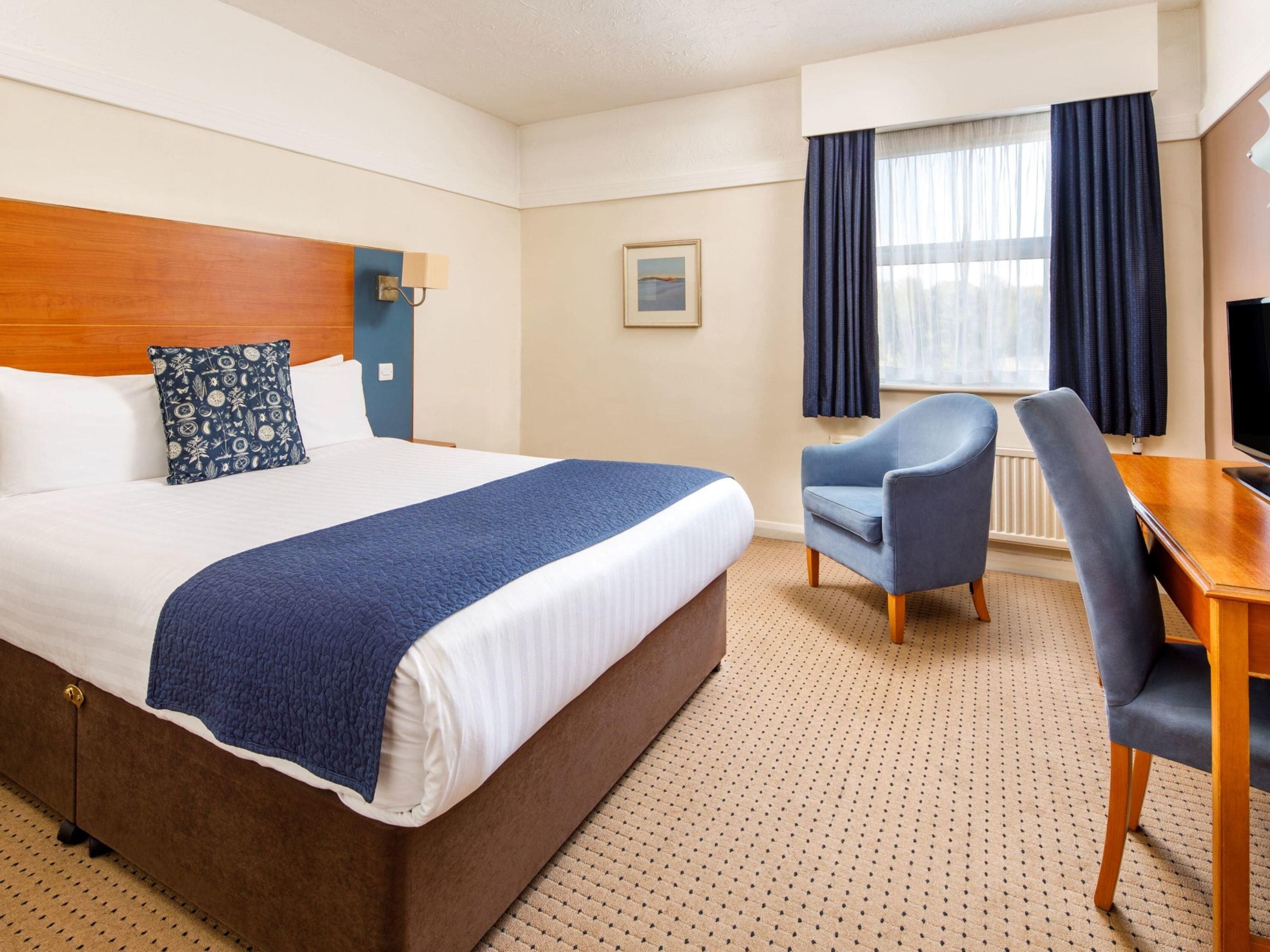 Classic Room, 1 Double Bed | In-room safe, desk, iron/ironing board, rollaway beds