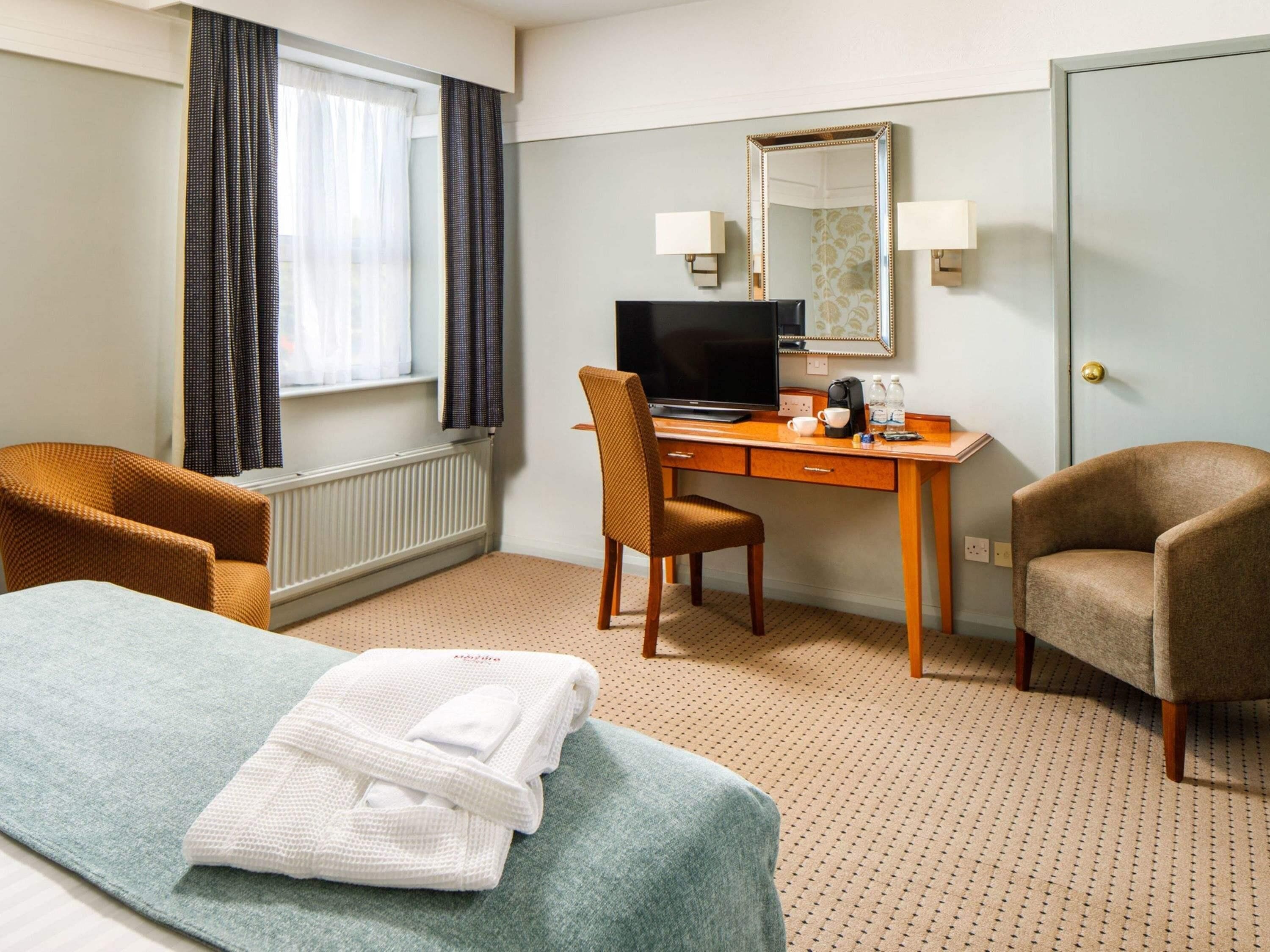 Privilege, Room, 1 Double Bed | In-room safe, desk, iron/ironing board, rollaway beds