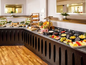Daily full breakfast (GBP 17.95 per person)