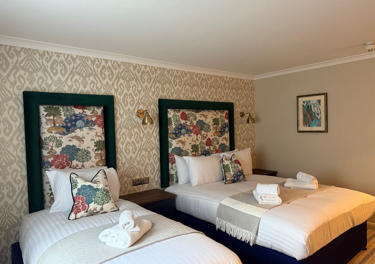 Allergitestet sengetøy, skrivebord og strykejern/-brett