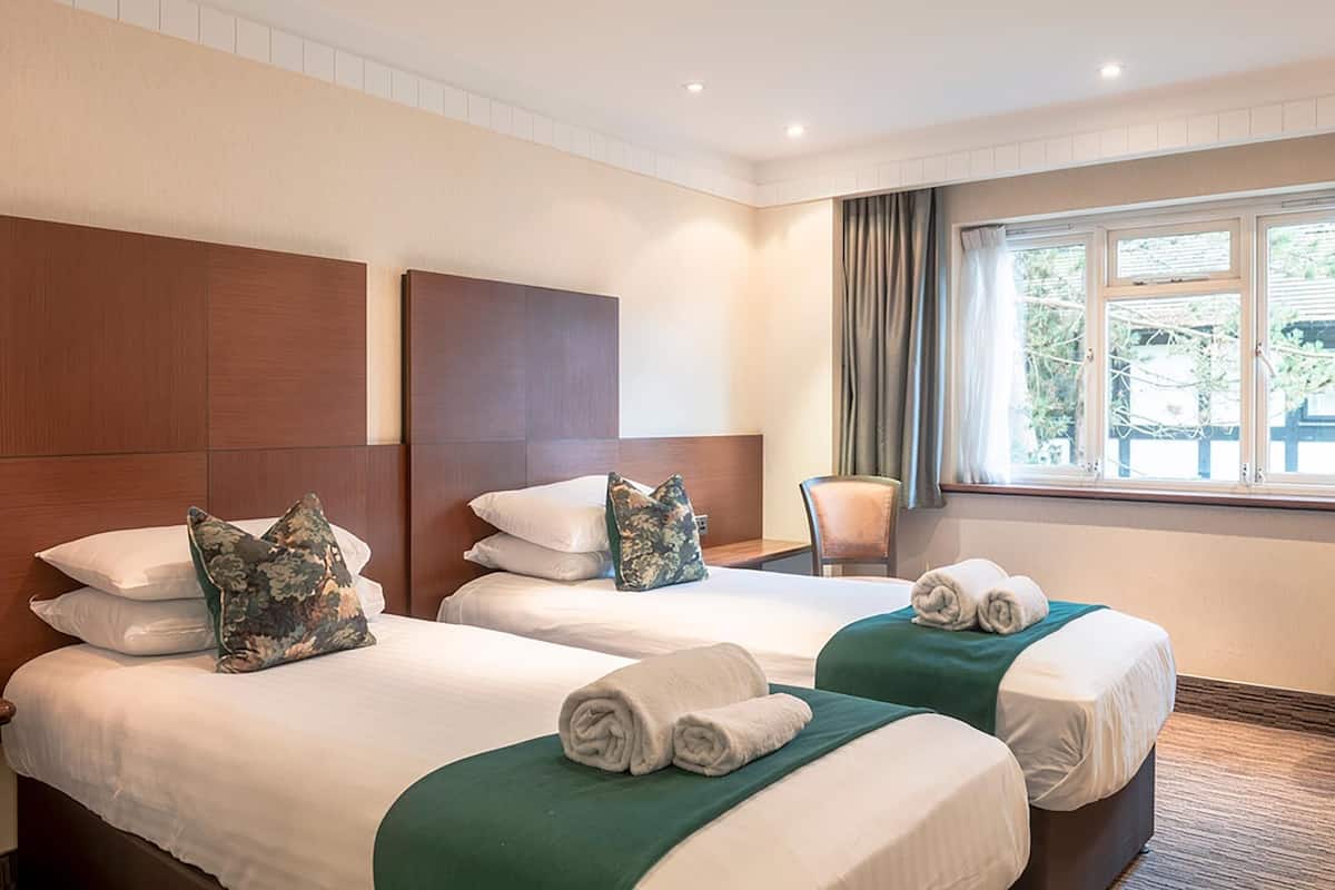 Hypo-allergenic bedding, desk, iron/ironing board, free WiFi