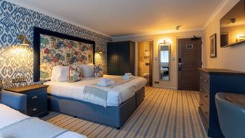 Hypo-allergenic bedding, desk, iron/ironing board, free WiFi