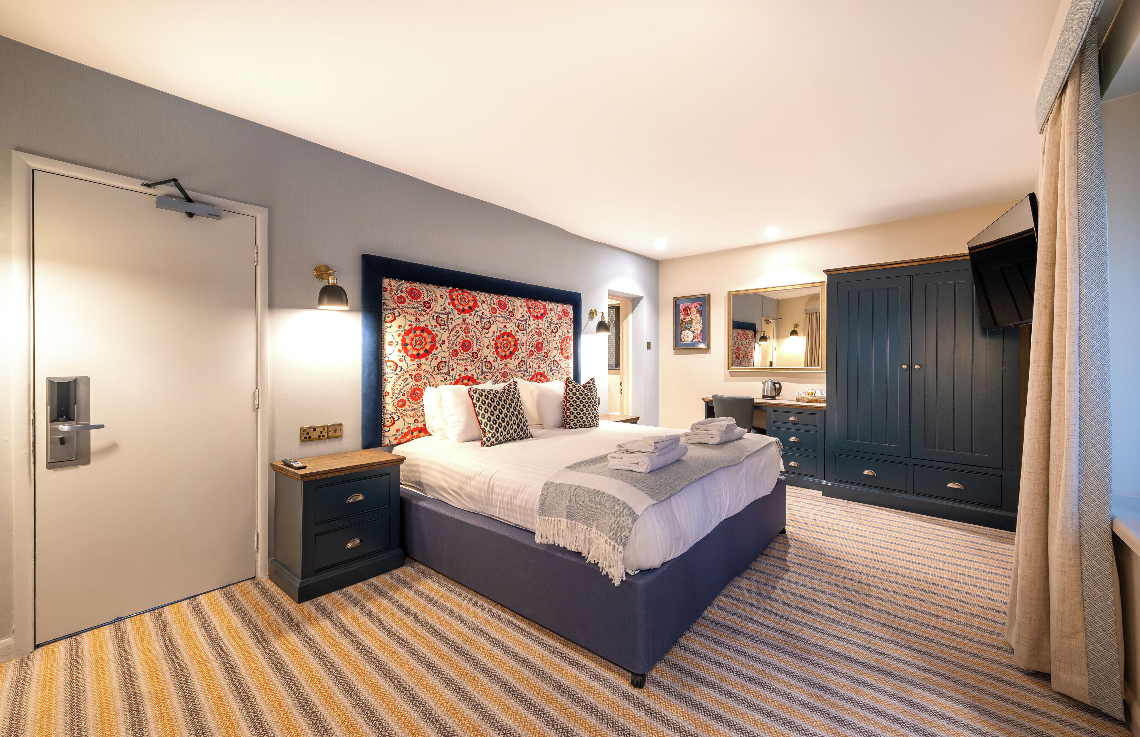 Dobbeltrom | Allergitestet sengetøy, skrivebord og strykejern/-brett