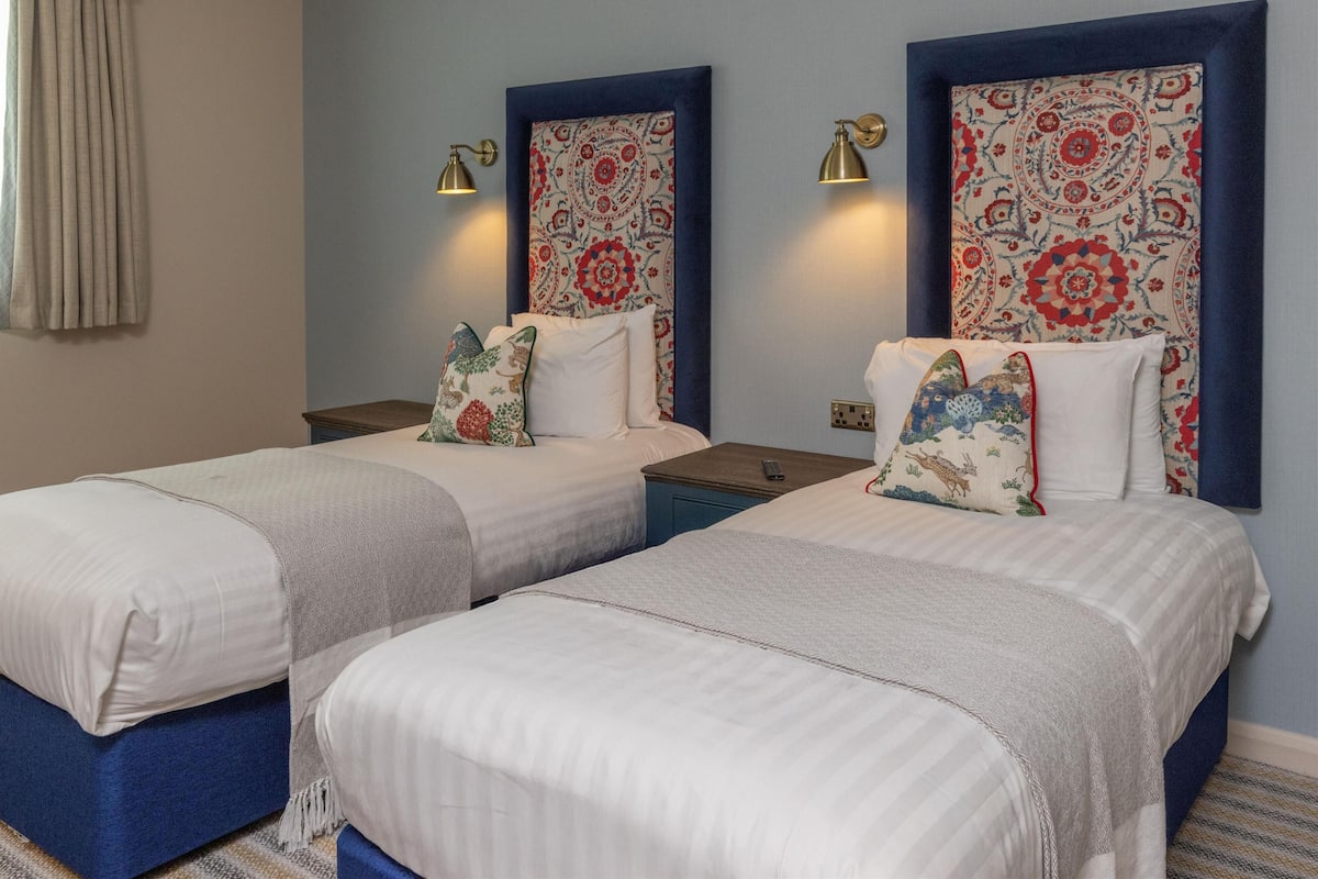 Desk, iron/ironing board, free WiFi, bed sheets