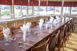 Breakfast, lunch and dinner served - Holiday Inn Ipswich Orwell by IHG (Ipswich)