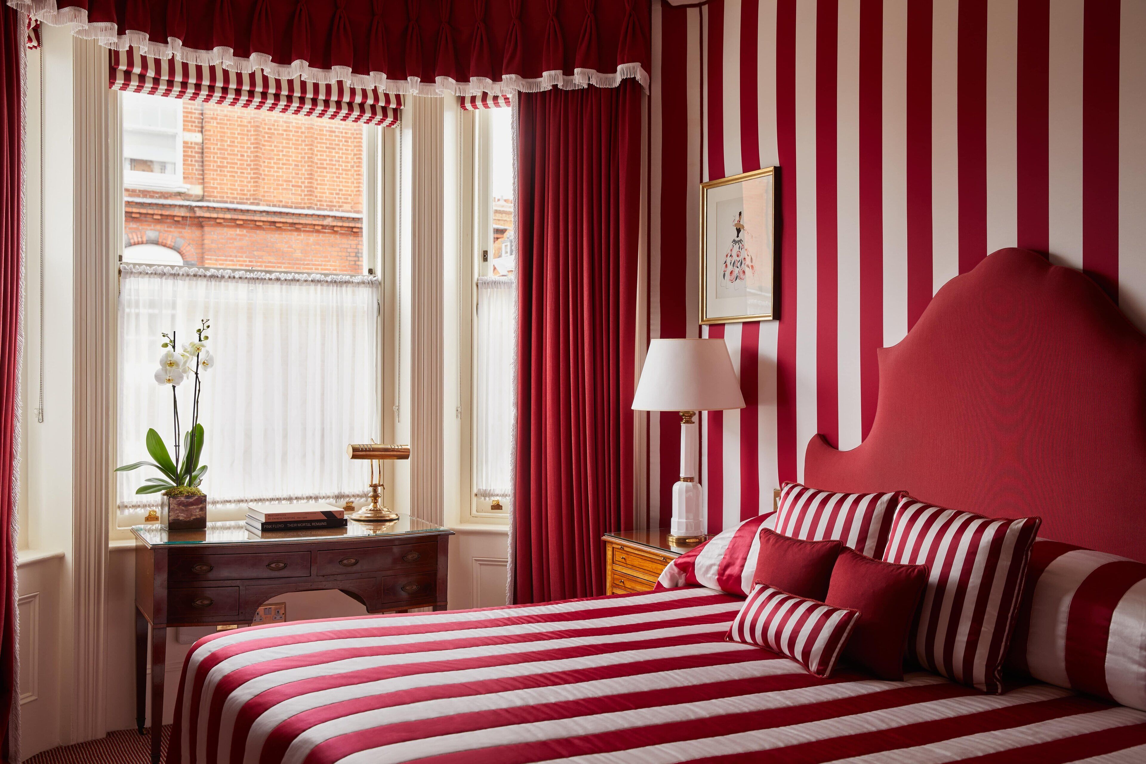 Deluxe Room (King/Twin) | Egyptian cotton sheets, premium bedding, down duvets, minibar