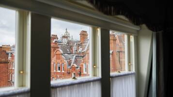 Egyptian cotton sheets, premium bedding, down duvets, minibar